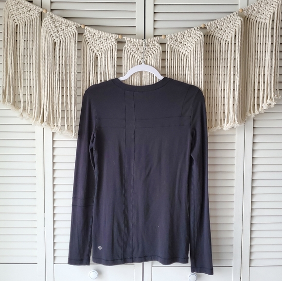 ♡LULULEMON Black Long Sleeve Workout Crewneck Top - Picture 3 of 5
